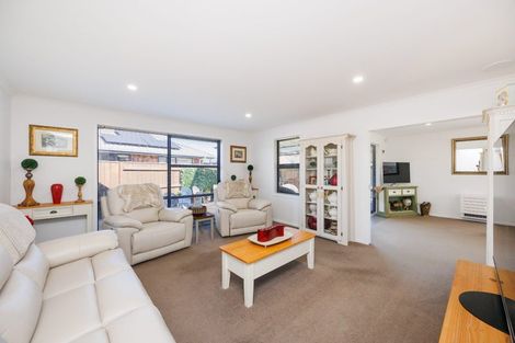 Photo of property in 18 Medallion Court, Kelvin Grove, Palmerston North, 4414