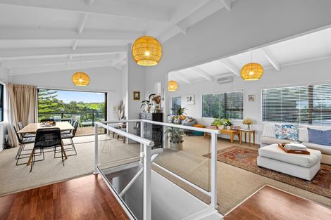 Photo of property in 3 Leigh Road, Leigh, 0985