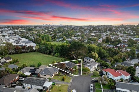 Photo of property in 12 Mchardy Place, Glenfield, Auckland, 0627