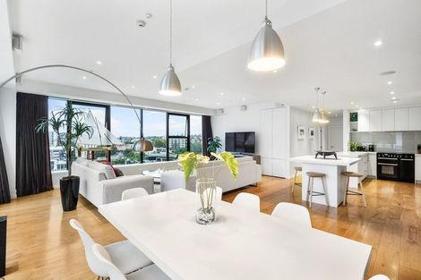 Photo of property in 9d/2 Saint Martins Lane, Grafton, Auckland, 1010