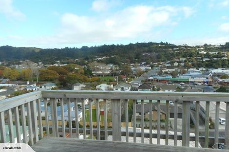 Photo of property in 32 Speldhurst Grove, Stokes Valley, Lower Hutt, 5019