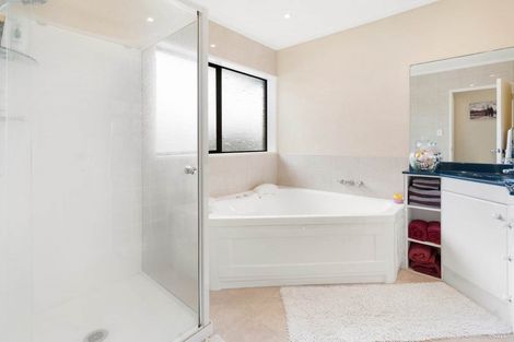 Photo of property in 37 Pigeon Mountain Road, Half Moon Bay, Auckland, 2012