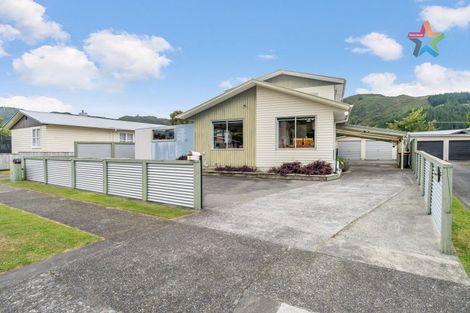 Photo of property in 30 Matthews Road, Wainuiomata, Lower Hutt, 5014