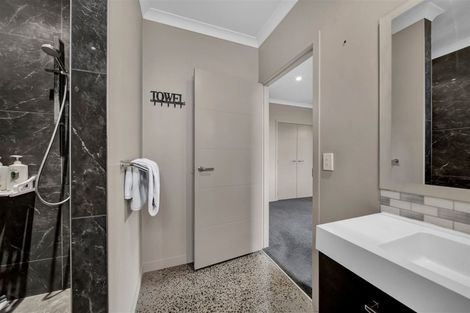 Photo of property in 15 Wentworth Lane, Waiwhakaiho, New Plymouth, 4312