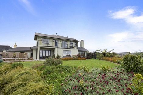 Photo of property in 20 Pineland Drive, Turitea, Palmerston North, 4472