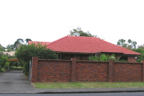 Photo of property in 22 Godley Road, Green Bay, Auckland, 0604