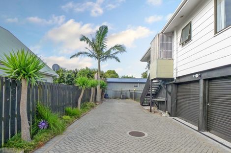 Photo of property in 2/37 Mcleod Road, Weymouth, Auckland, 2103