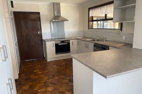 Photo of property in 61 Denise Crescent, Hornby, Christchurch, 8042