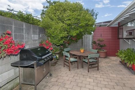 Photo of property in 53 Thatcher Street, Mission Bay, Auckland, 1071