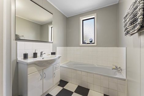 Photo of property in 18 Sedcole Street, Pahiatua, 4910