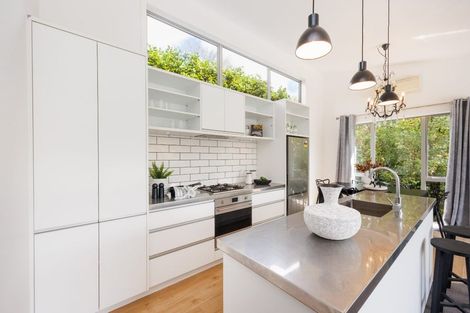 Photo of property in 16a Springdale Grove, Fitzherbert, Palmerston North, 4410