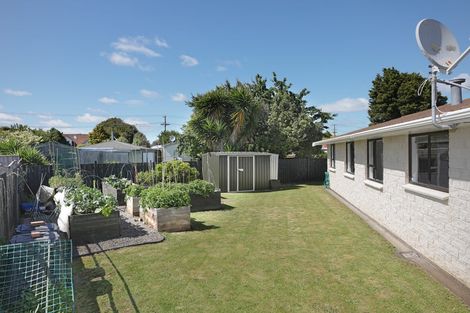 Photo of property in 8 Mansell Crescent, Bulls, 4818