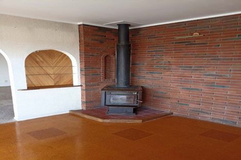 Photo of property in 2 Wakeling Avenue, Te Atatu South, Auckland, 0610