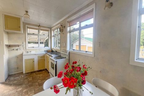 Photo of property in 24 Diamond Street, Carterton, 5713