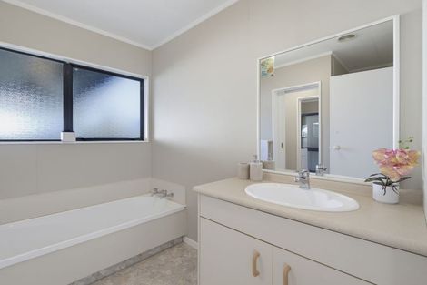 Photo of property in 47a Aquarius Drive, Kawaha Point, Rotorua, 3010