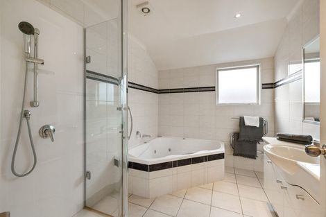 Photo of property in 133 Fendalton Road, Fendalton, Christchurch, 8052