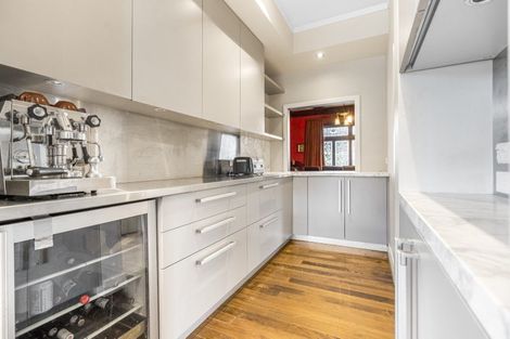 Photo of property in 1 Maungakiekie Avenue, Greenlane, Auckland, 1051