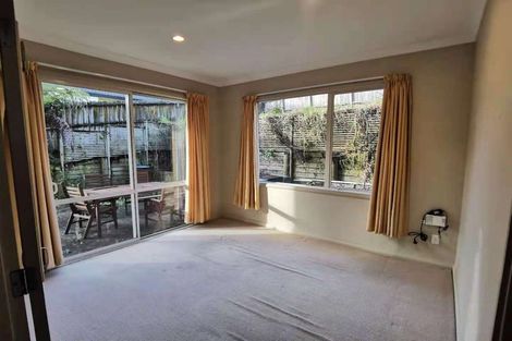 Photo of property in 40 Mandeville Place, Unsworth Heights, Auckland, 0632