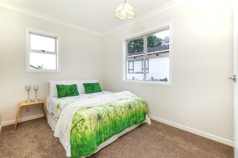 Photo of property in 11 Castaing Crescent, Te Atatu South, Auckland, 0610