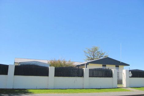 Photo of property in 6 Gibbs Drive, Woodend, 7610