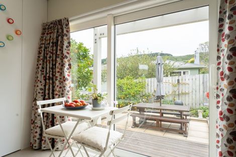 Photo of property in 5 Lane Crescent, Tawa, Wellington, 5028