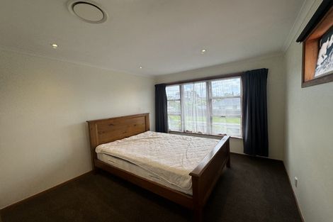 Photo of property in 28 Woodford Avenue, Henderson, Auckland, 0610