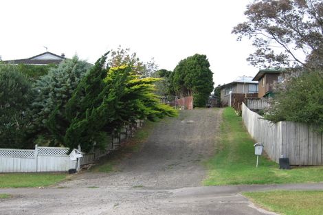 Photo of property in 6 Hueglow Rise, West Harbour, Auckland, 0618