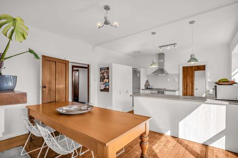 Photo of property in 121 Selwyn Street, Somerfield, Christchurch, 8024