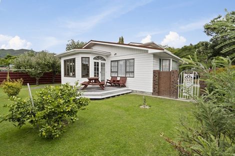 Photo of property in 17 Waddington Drive, Naenae, Lower Hutt, 5011