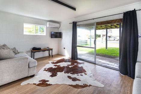 Photo of property in 320 Ocean Road, Whangamata, 3620