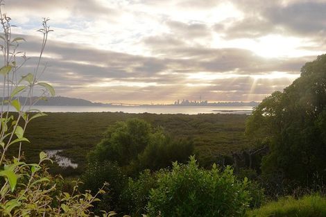 Photo of property in 38a Rewarewa Road, Te Atatu Peninsula, Auckland, 0610