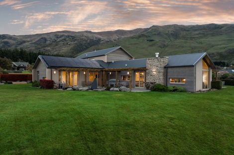 Photo of property in 1 Elderberry Crescent, Wanaka, 9305