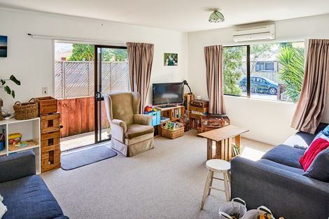 Photo of property in 1a Pearce Crescent, Taita, Lower Hutt, 5011