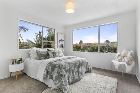 Photo of property in 32 Archmillen Avenue, Pakuranga Heights, Auckland, 2010