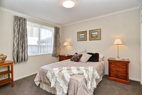 Photo of property in 4 Denniston Crescent, Redwood, Christchurch, 8051