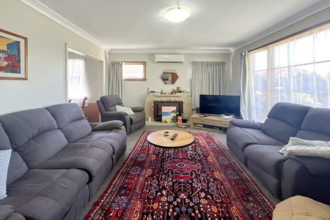 Photo of property in 2 Hendon Place, West End, Palmerston North, 4412