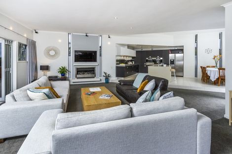 Photo of property in 1007 Beach Road, Torbay, Auckland, 0630