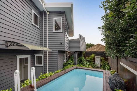 Photo of property in 22 Halse Place, Opunake, 4616