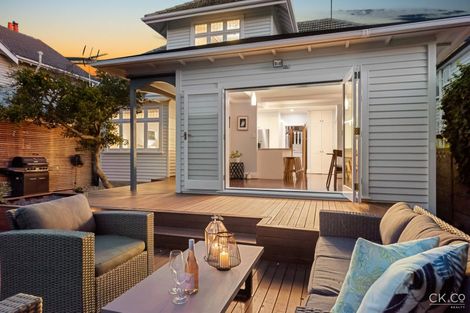 Photo of property in 17 Saint Albans Grove, Woburn, Lower Hutt, 5010