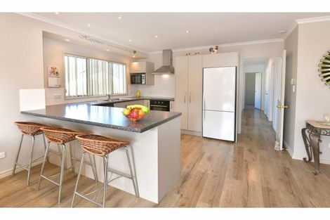 Photo of property in 5a Hammond Avenue, Hatfields Beach, Orewa, 0931