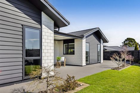 Photo of property in 5 Aheahea Way, Hurworth, New Plymouth, 4310
