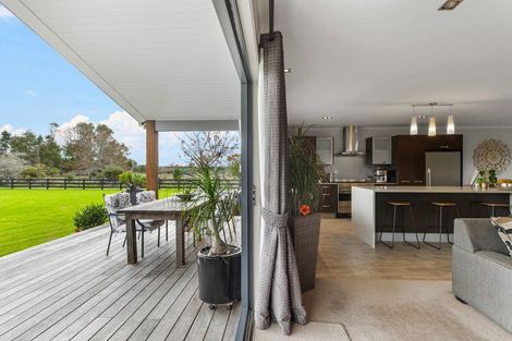 Photo of property in 124 Boord Crescent, Kumeu, 0891