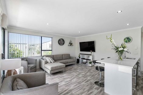 Photo of property in 6 Glastron Place, Bayview, Auckland, 0629