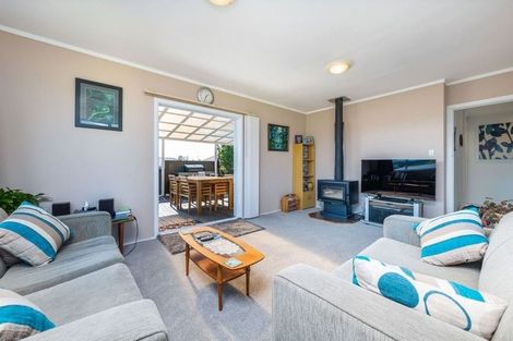 Photo of property in 74 Sylvan Crescent, Te Atatu South, Auckland, 0610