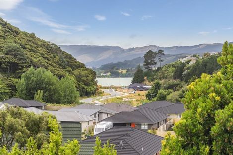 Photo of property in 33 Shackle Lane, Whitby, Porirua, 5024