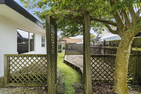 Photo of property in 17d Kinross Drive, Merrilands, New Plymouth, 4312
