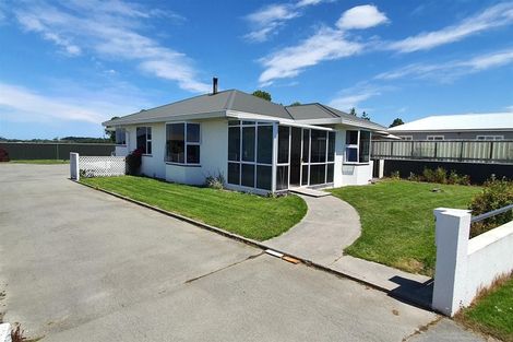 Photo of property in 19 Timaru Road, Waimate, 7924