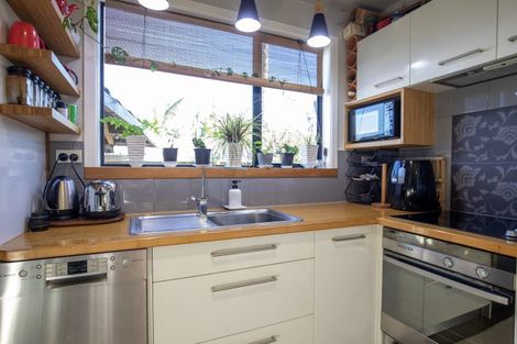 Photo of property in 35 Government Road, Raglan, 3225