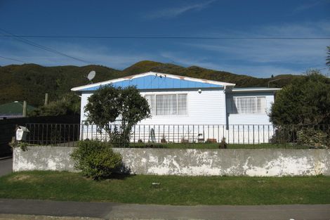 Photo of property in 40 Ruthven Road, Wainuiomata, Lower Hutt, 5014
