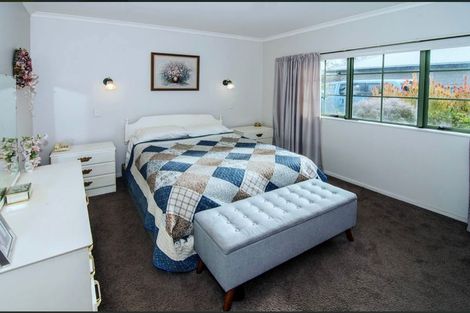 Photo of property in 52 Cambridge Terrace, Masterton, 5810